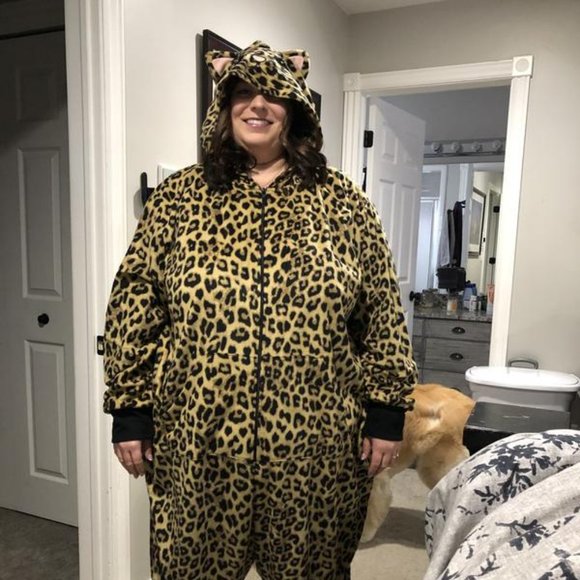 📌SOLD OUT📌🆕PLUS SIZE LEOPARD FLEECE ONESIE - Picture 7 of 13